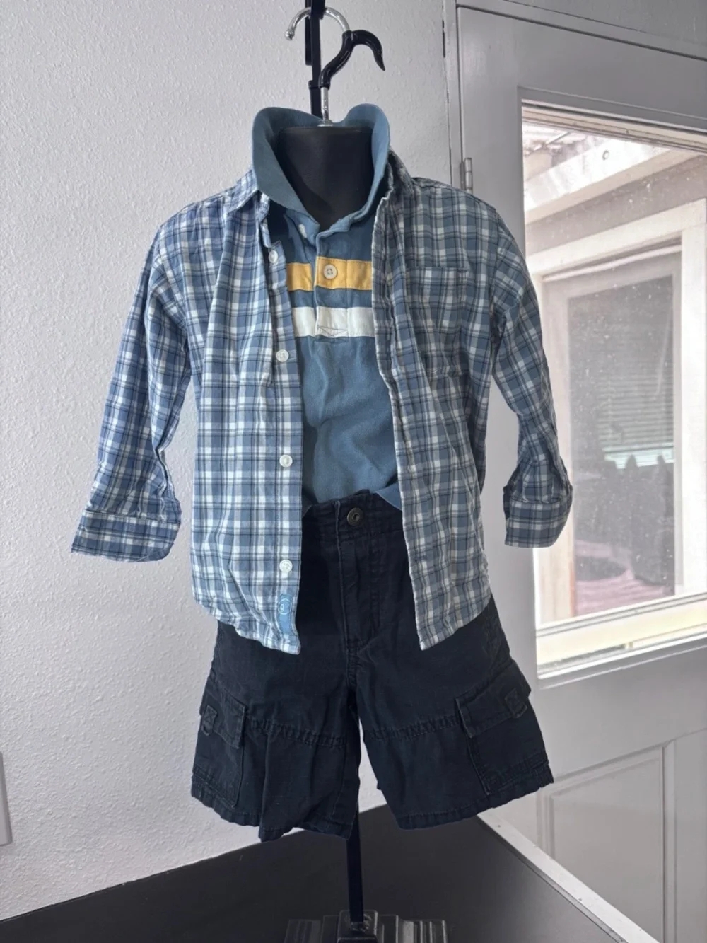 5pc lot Gymboree preowned size 2T boys outfits, shorts, tee, button up, polo